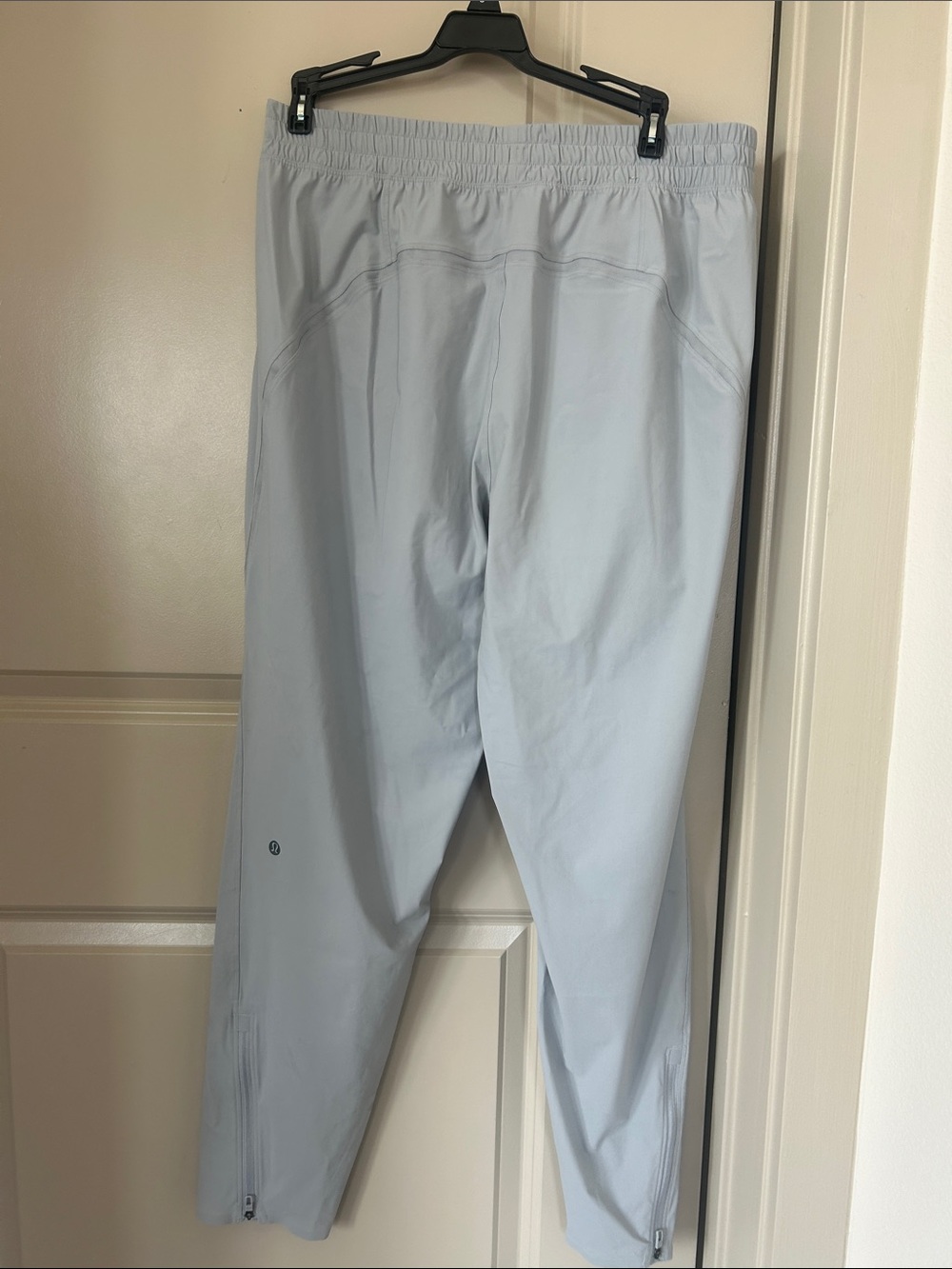 LULULEMON athletica Men's Light Gray Performance Jogger Pants - Picture 7 of 14